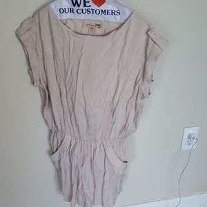 Forever 21 tunic with pockets and cap sleeves